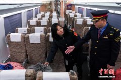 哈铁“双11”网购高峰期快件运输